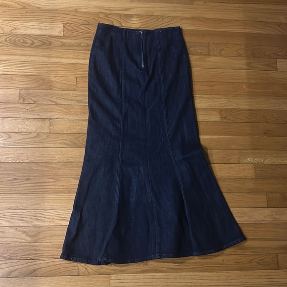 Zara Dark Denim Skirt - Picture 3 of 7